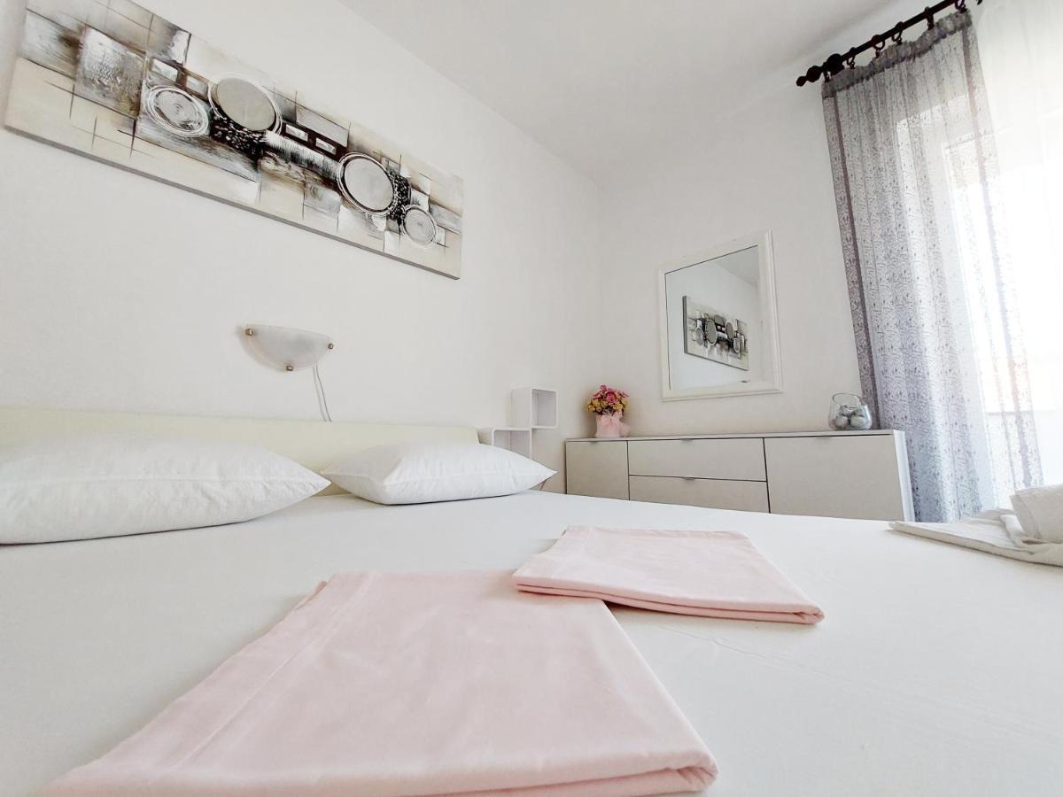 Apartment Eli พาก ภายนอก รูปภาพ